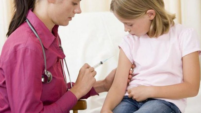 Ghidul complet al sănătății ginecologice pentru fetele tinere: De la naștere până la vaccinarea HPV
