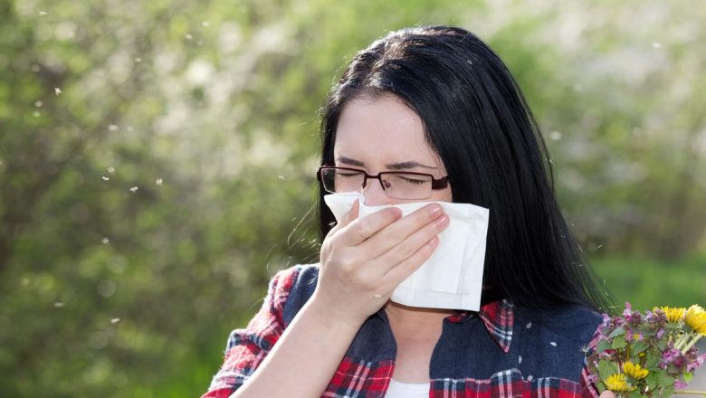 Impactul alergiilor de vară: Alergia la ambrozie și firul de iarbă în atenția publicului