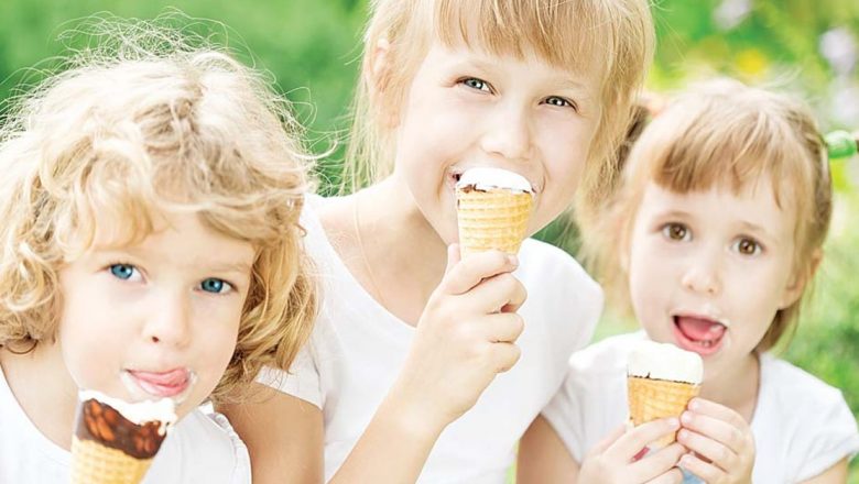 Înghețata: Deliciu de Vară cu Beneficii și Riscuri pentru Sănătate
