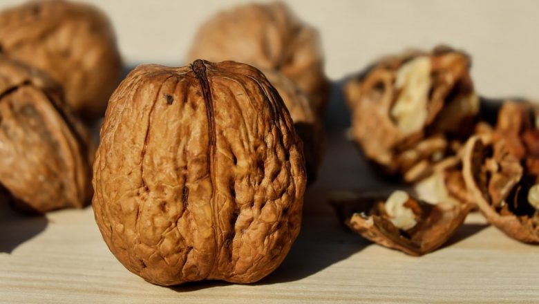 Beneficiile consumului de nuci: O soluție naturală împotriva accidentelor vasculare