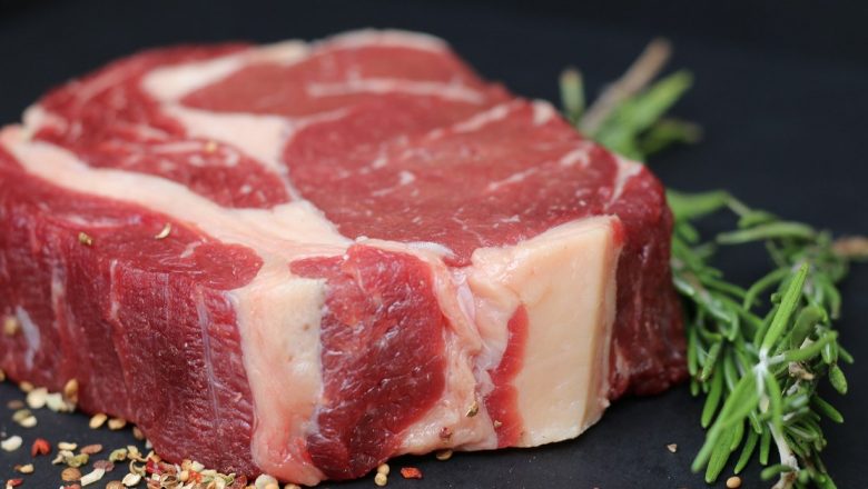Impactul consumului de carne roșie asupra sănătății: O analiză detaliată a riscurilor de cancer de colon