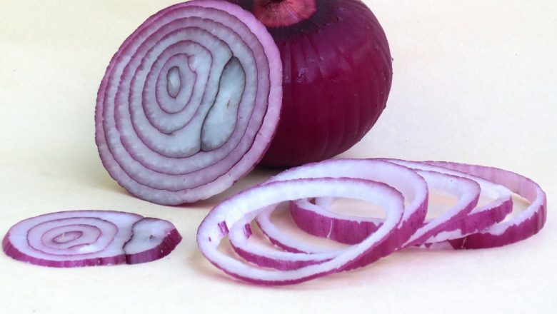 Ceapa roșie: Un remediu natural promițător pentru varice și sănătatea vasculară