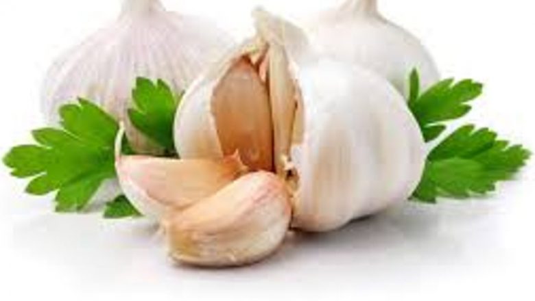 Usturoiul: Antibioticul Natural cu O Istorie și Beneficii Remarcabile
