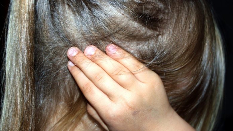 Impactul cuvintelor: 10 fraze care pot distruge încrederea copilului tău