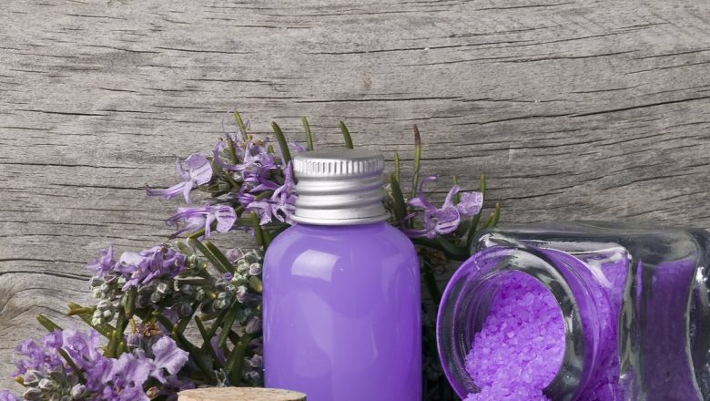 Rozmarin: Beneficii remarcabile ale unei plante medicinale versatile