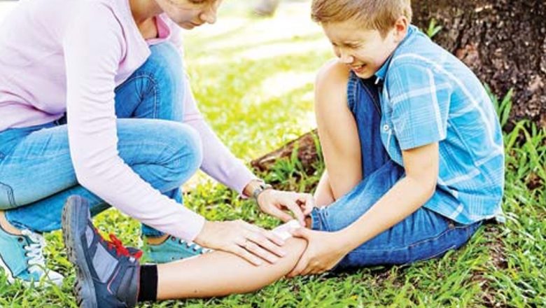 Ghid complet pentru îngrijirea tăieturilor și juliturilor în vacanțe: Cum să te pregătești și să acționezi corect