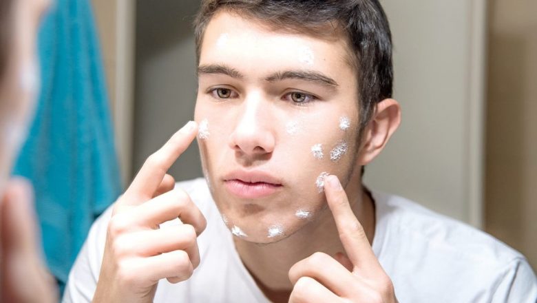 Împotriva Acneei: Ghid Complet pentru Îngrijirea Pielii și Tratamentul Eficient