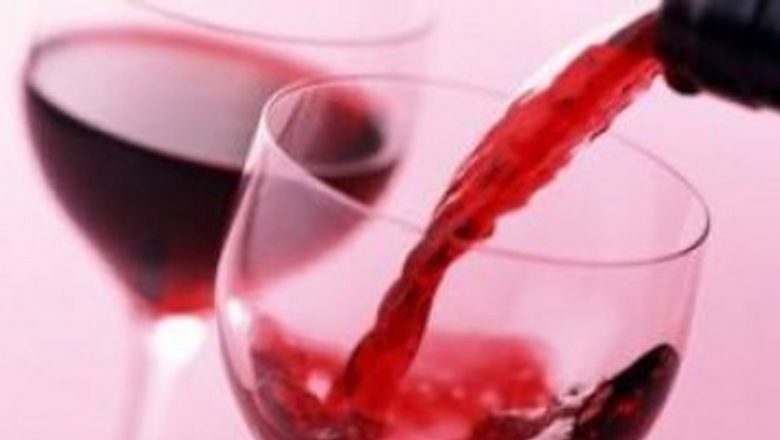 Alcoolismul: Cauze, Factori Determinanți și Impactul Asupra Societății
