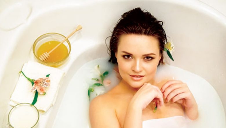 Descoperirea beneficiilor măștilor cu lapte și miere: O tradiție cosmetică cu rădăcini adânci