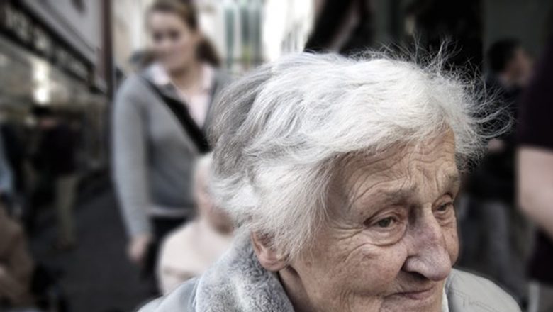 Înțelegerea Semnelor Timpurii ale Bolii Alzheimer: Un Ghid pentru Identificare și Îngrijire