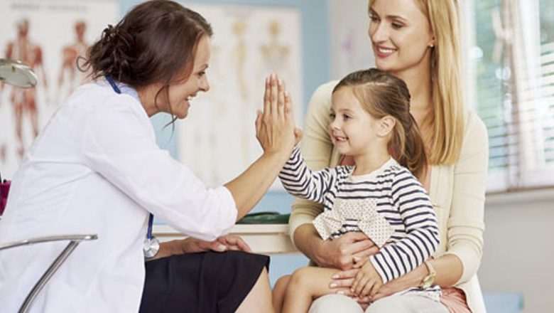 Învățând să depășim frica de doctor: Ghidul părinților pentru o experiență medicală pozitivă