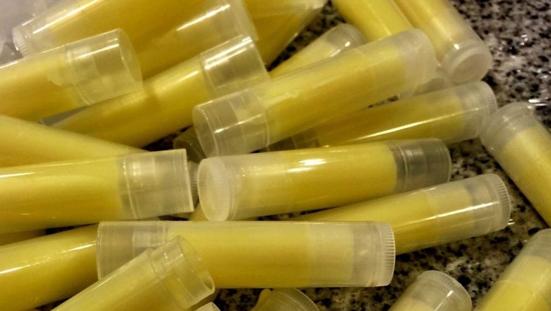 Balsamul de buze: Mituri despre dependență și adevărul din spatele ingredientelor