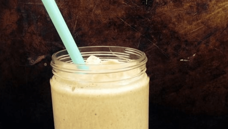 Smoothie cu Gust de Clătite și Banane: O Opțiune Delicioasă și Sănătoasă pentru Mic Dejun
