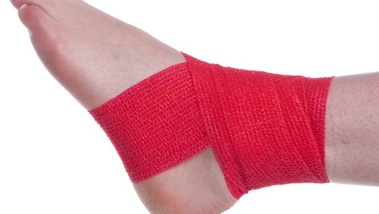 Cum să gestionezi o entorsă: ghid complet pentru prim ajutor și recuperare