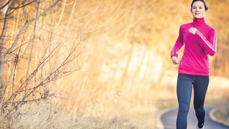 Beneficiile alergatului: Cum o oră de exercițiu pe săptămână poate îmbunătăți sănătatea și relațiile