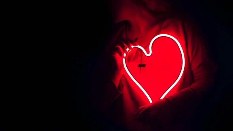 Călătoria spre iubirea de sine: Cum să ne regăsim valoarea personală într-o lume critică