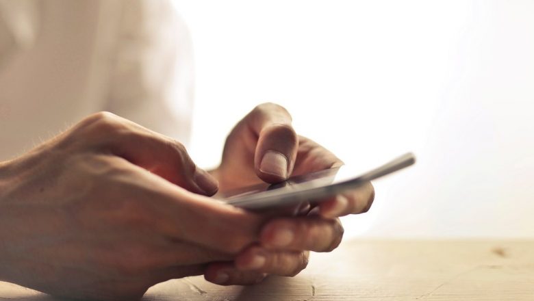 Impactul Coronavirusului asupra Obiectelor de Uz Cotidian: Importanța Igienizării Telefonului Mobil
