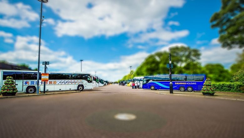 Avantajele închirierii autocarelor de la TRANSCAR: O soluție eficientă pentru transportul de grup