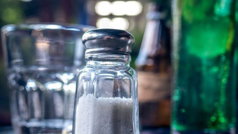 Reducerea consumului de sare: Ghid complet pentru o alimentație sănătoasă