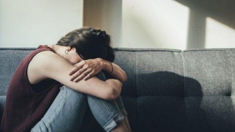 Cum să depășești crizele de anxietate și depresie în izolare: Strategii și perspective