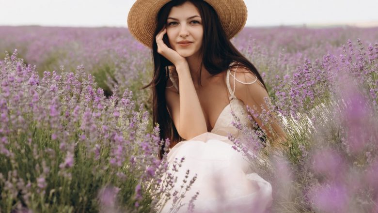 Lavanda: Planta Miraculoasă a Relaxării și Beneficiilor Sale Terapeutice
