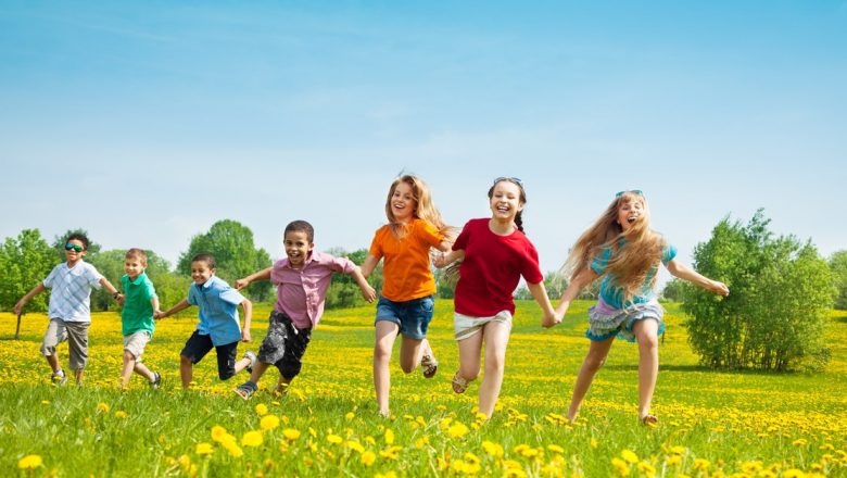 Evoluția jocurilor copilăriei: De la tradiții populare la universuri digitale