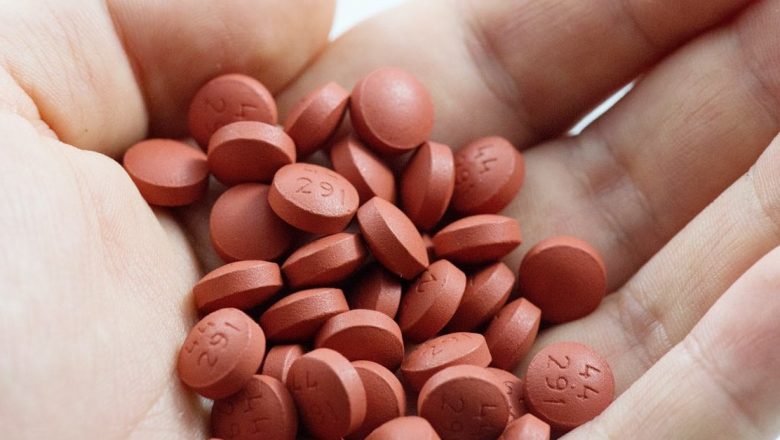 Ibuprofenul: O Nouă Speranță în Tratamentul COVID-19?