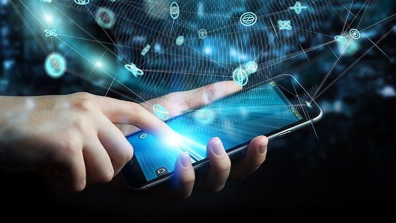 Evoluția telefoanelor mobile: De la primele experimente la smartphone-uri indispensabile