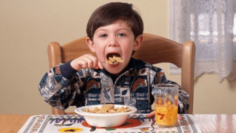 Alimente dăunătoare pentru copii: Ce să eviți în alimentația celor mici