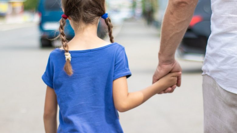 Cum să recunoști un pedofil: Ghid complet pentru părinți