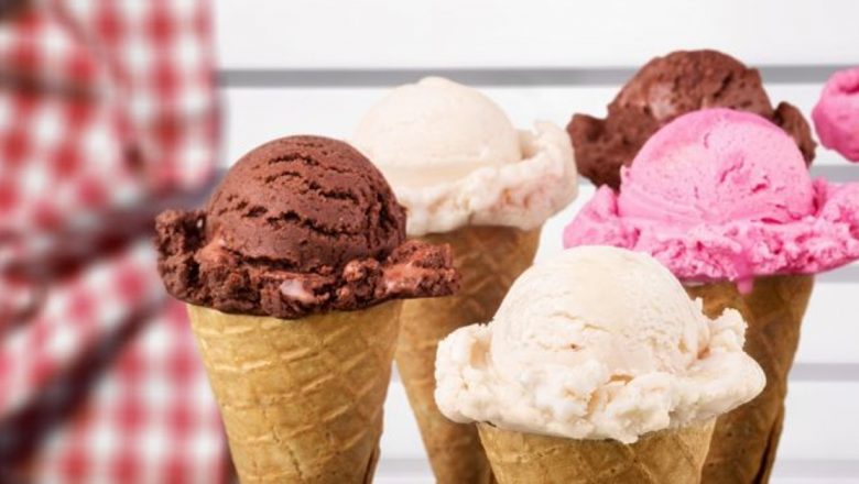 Înghețata: Deliciul verii în fața alegerilor sănătoase și gătitului acasă