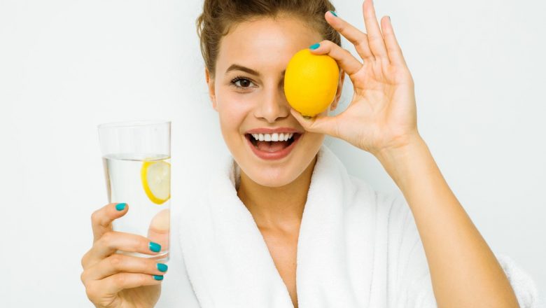 Puterea revitalizantă a apei cu lămâie: Beneficiile consumului zilnic