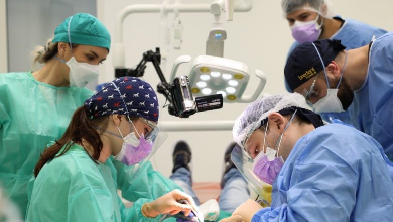 Echipe multidisciplinare în stomatologie: De ce sunt esențiale pentru tratamentele dentare moderne?