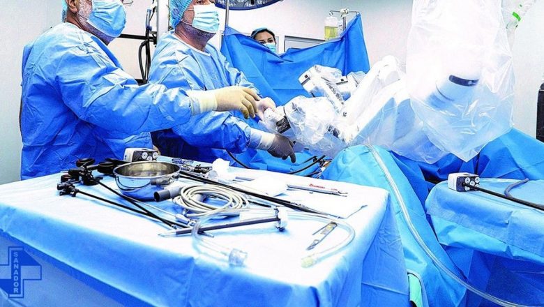 Chirurgia robotică în tratamentul cancerului de rect: Beneficii, provocări și perspective viitoare