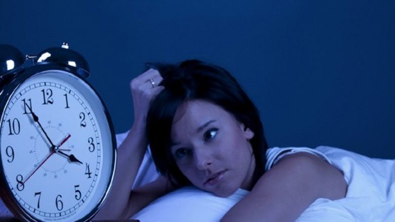 Cum să Combateți Insomnia în Sezonul Rece: Strategii și Sfaturi de la Experți