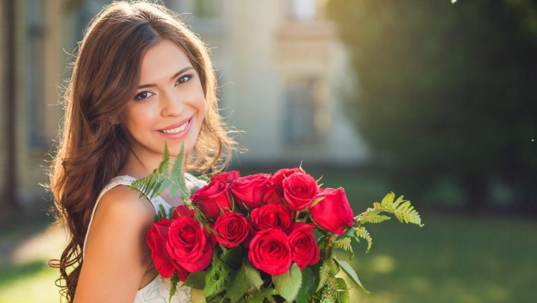 Beneficiile terapeutice și cosmetice ale apei și uleiului de trandafir: O comoară a naturii