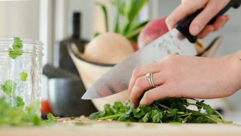 Gătitul sănătos: Cum să pregătești rapid mese nutritive acasă