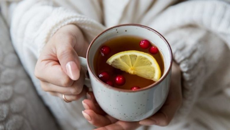 Leacuri Naturale pentru a Contracara Excesele Alimentare de Sărbători: Ghid Complet