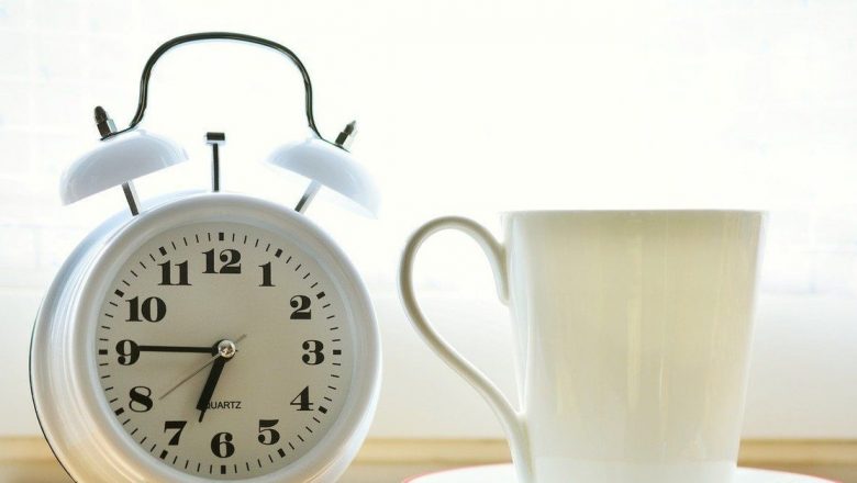 Beneficiile Trezirii Dis de Dimineață: De la Productivitate la Sănătate Mentală