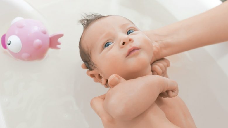 Îngrijirea Nou-Născutului: Ghid Complet pentru Părinți de la Expertul Pediatru Adyna Zelenac