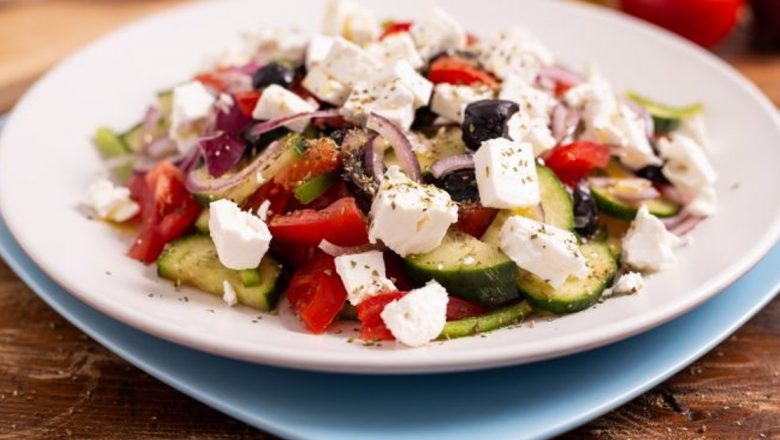 Salatele ideale pentru slăbire: Ghid complet pentru o dietă sănătoasă