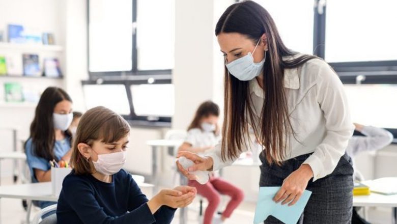 Noua Formă a Consimțământului pentru Testarea Elevilor cu Simptome de COVID-19: Implicații și Context