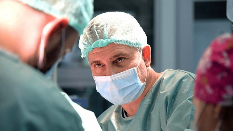 Cistectomia radicală cu neovezică ileală: O soluție avansată pentru pacienții cu cancer vezical la Spitalul Clinic SANADOR