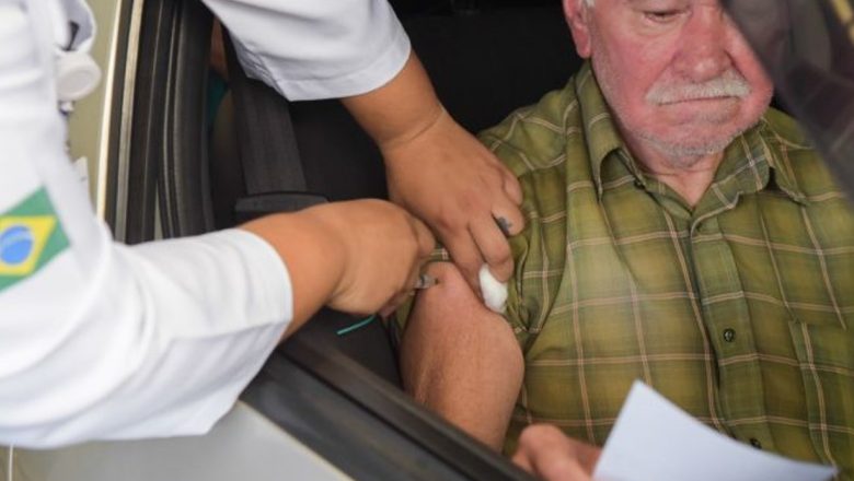 Vaccinarea Anti-COVID-19 în România: O Nouă Abordare cu Centre Drive-Thru