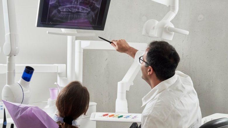 Implanturile dentare: Ghid complet pentru o dantură sănătoasă și durabilă