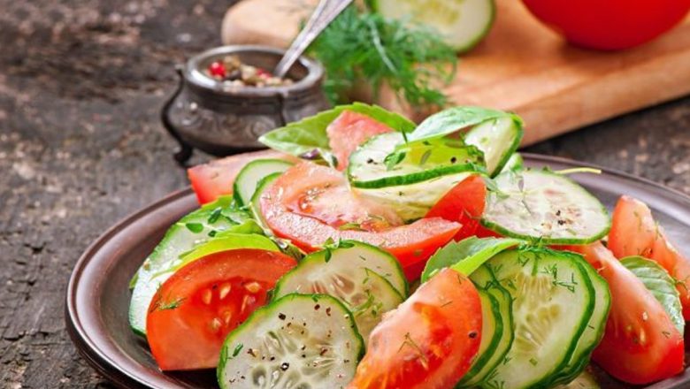Roșiile și Castraveții: Superalimentele Verii și Beneficiile Lor Pentru Sănătate