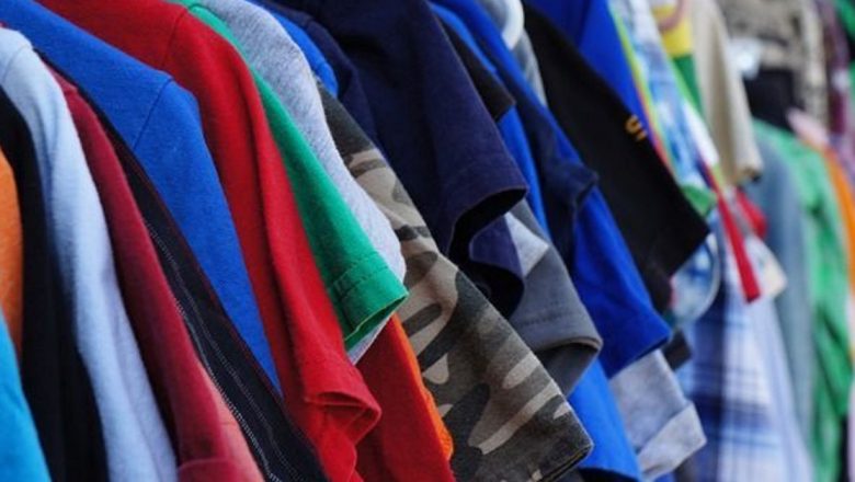 Cum să Îți Menții Hainele Colorate Vii: Trucuri și Sfaturi pentru Îngrijire