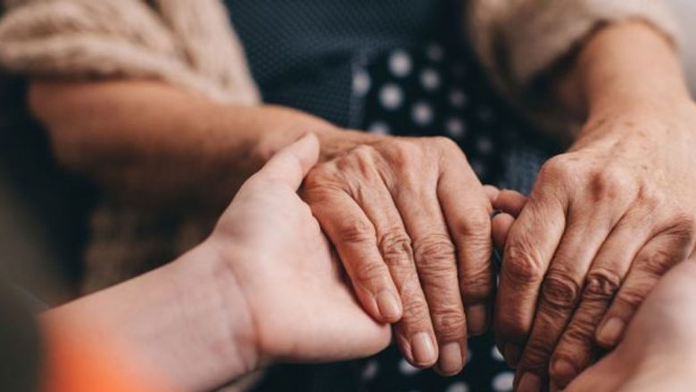 Semne timpurii ale bolii Parkinson: Importanța recunoașterii și intervenției rapide