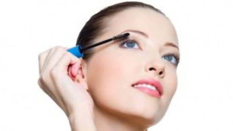 Machiajul Perfect pe Caniculă: Ghid Complet pentru Vara 2023