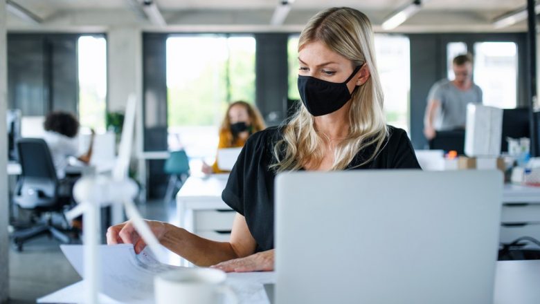 Importanța purtării măștii de protecție după vaccinare: Avertismentul OMS și implicațiile sale
